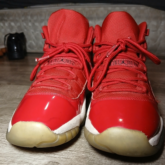 Nike Air Jordan 11 Retro 'Win like 96' sneakers in candy red size 7Y EUC - Picture 11 of 16